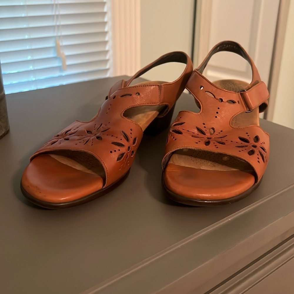 SAS Comfort low heeled sandal